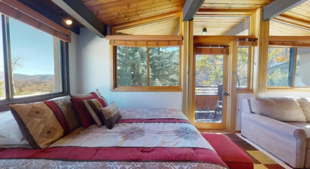 Laurelwood Condominiums Studio Premier Unit 311
