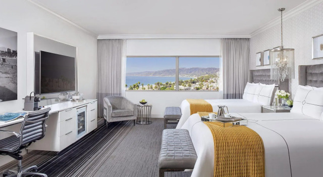 Четырёхместный номер Premier Huntley Santa Monica Beach