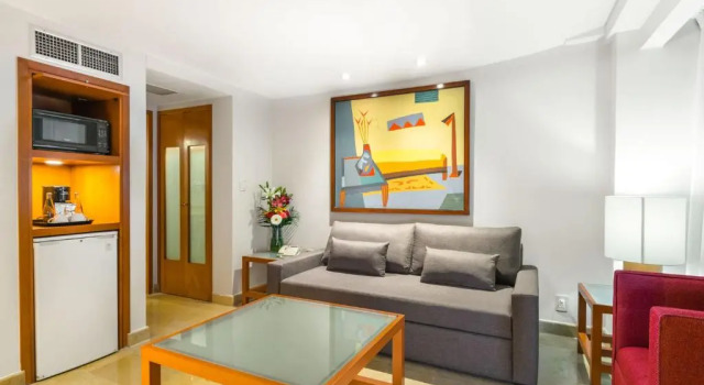 Трёхместный номер Eurostars Zona Rosa Suites