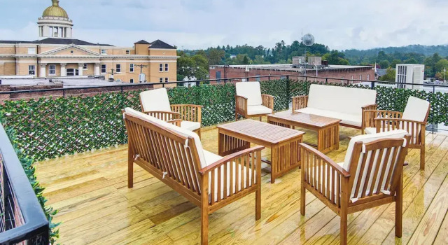 Апартаменты Modern Dtwn Condo w/ Balcony in Hendersonville