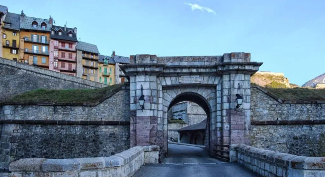 Maison à Tour Briançon, Book Hotel Hoteller i Briancon med parkering, Parkering