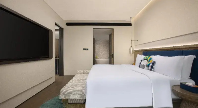 Люкс с балконом и с красивым видом из окна voco Xishuangbanna Gaozhuang by IHG