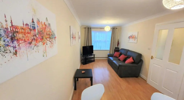 Коттедж с 2 комнатами Friars Walk 2 with 2 bedrooms, 2 bathrooms, fast Wi-Fi and private parking