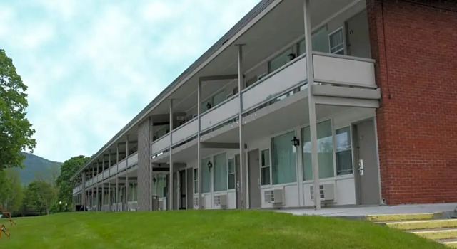 Четырёхместный номер Standard Fort William Henry Hotel