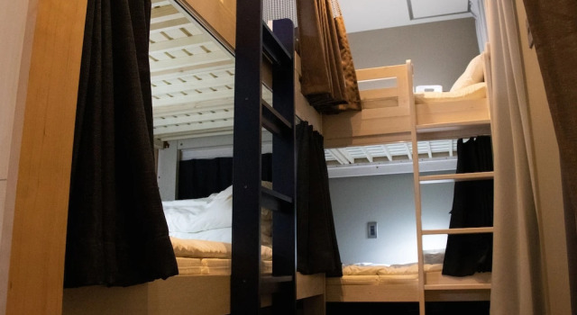Кровать в общем номере Onomichi Guesthouse Namiuchigiwa - Hostel
