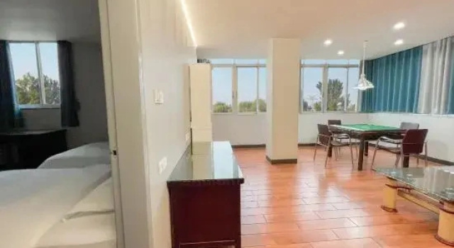 Четырёхместный люкс Baiyun Hotel