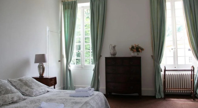 Le Bourdil Blanc, Rezerwuj Hotel Hotele w Mouleydier z parkingiem, Parking