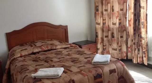Hostal Aziri Puno, Rezerwuj Hotel Puno Peru, w pobliżu Puno Cathedral