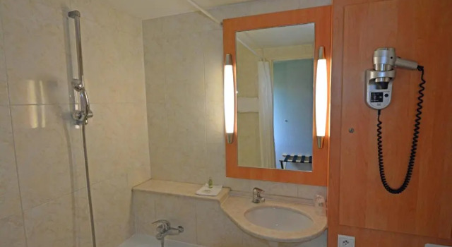 Двухместный номер Standard Logis - Hôtel & Restaurant des Lacs Paris Sud