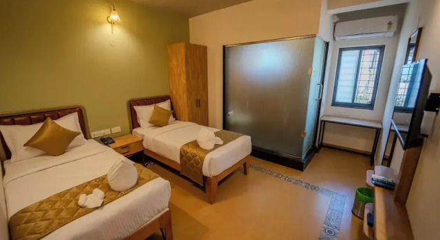 Номер Deluxe Atithyaa Hotel