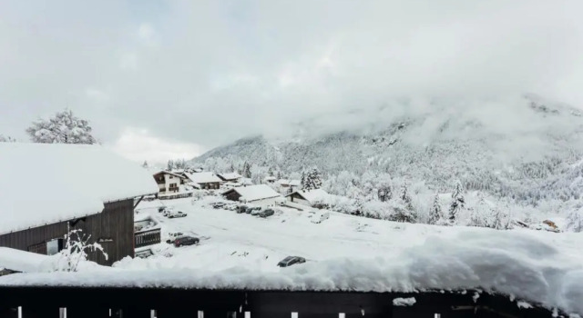 Студия Furnished studio with mountain views next to the Chattrix chairlift Rated 1