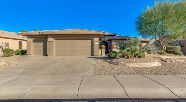 Sun City Grand 55+! Tranquil Yard! Amenities Galore! 3/2! 30 Night Minimum Stay! by Redawning, Foglalás Nyaraló Surprise Scottsdale