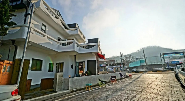 Gunsan Koolkooldalmong Guest House, Забронировать Гостевой дом Кунсан Чолла-Пукто, рядом с Храм Тонгукса
