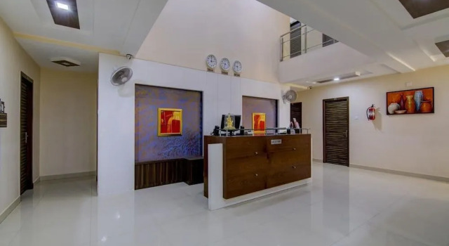 OYO 25048 Aadvik Sai Residency, Забронировать Отель Отели штата Тамилнада с завтраком, Завтраки