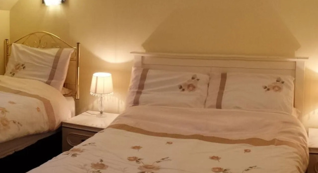 Christines Guest House, Забронировать Гостевой дом Отели Инвернесс с парковкой, рядом с Природный заповедник Меркинч, Парковка