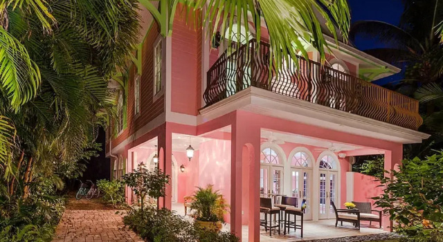 Waterfront Pink House With Private Dock Pool