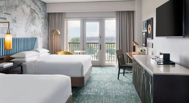 Двухместный номер Standard с балконом и с видом на бассейн Renaissance Shoals Resort & Spa