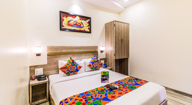 Номер Premium FabHotel Aksa International