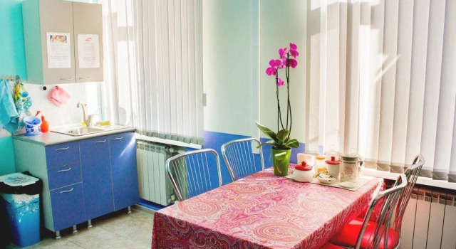 Hostel Cheshire Cat, Забронировать Хостел Отели Сочи с парковкой, рядом с Железнодорожный вокзал Сочи, Парковка