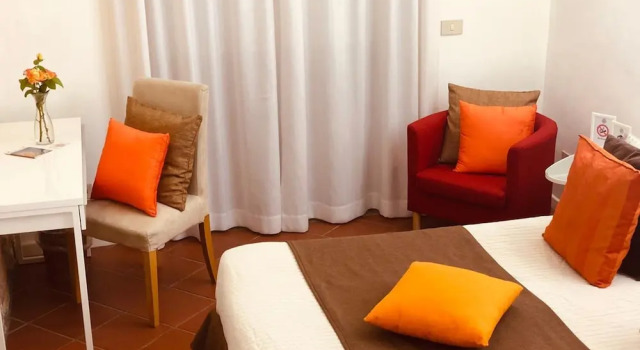 B&B Antichi Colori, Забронировать Отель «постель и завтрак» Отели в центре Чинизи с завтраком, отели в центре Чинизи с завтраком
