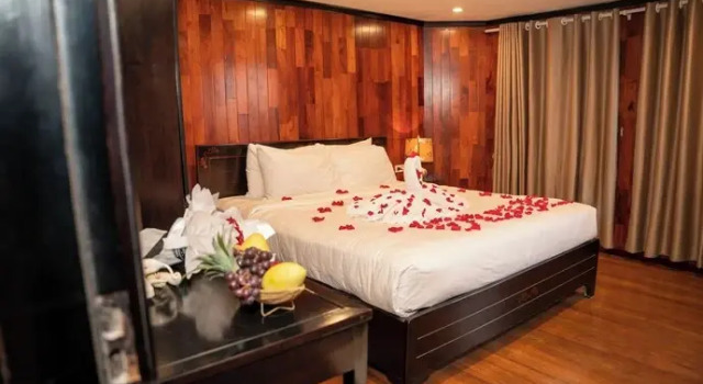 Halong Crown Legend Cruise