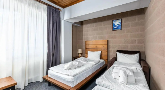 Alpine Lounge Hotel & Restaurant
