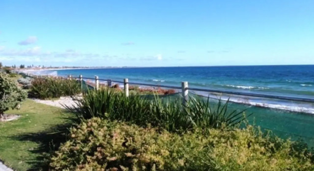 Коттедж Warnbro Beach Family Accommodation