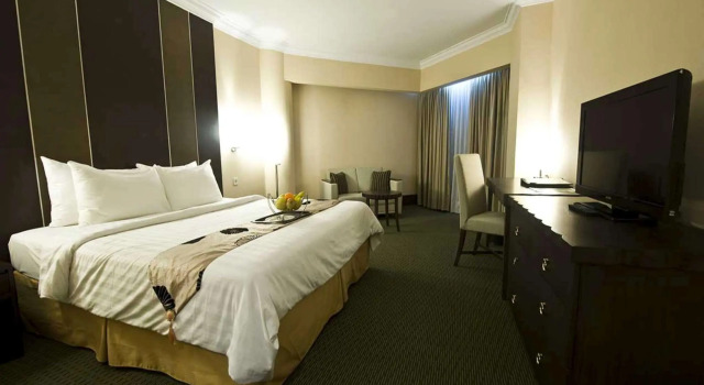 Номер Executive Emerald Garden International Hotel