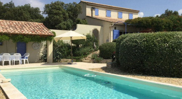 Charming Villa in Villes-sur-Auzon with Swimming Pool