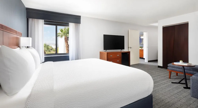 Люкс Courtyard By Marriott Las Vegas Stadium Area