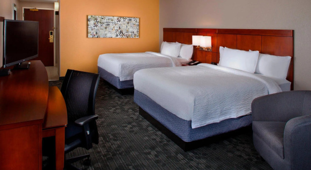 Четырёхместный номер Standard с балконом Courtyard by Marriott New Orleans Metairie