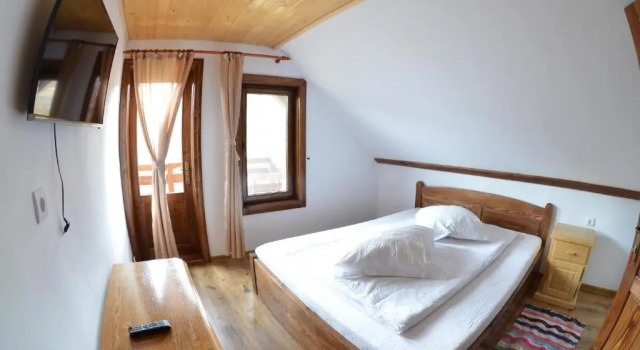 Denisa's Lodge, Varaa Hotelli Arieseni 