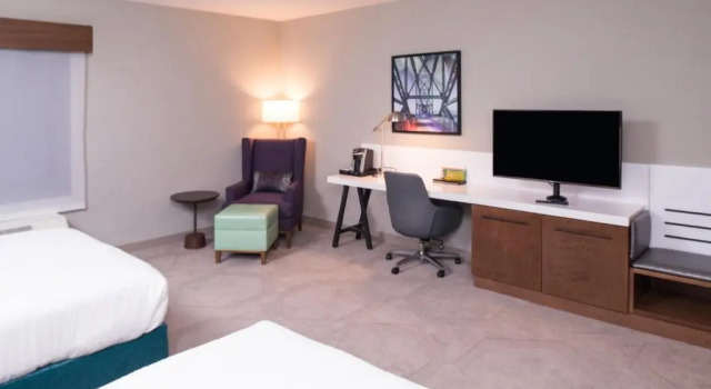 Четырёхместный номер Premium Hilton Garden Inn Little Rock Downtown