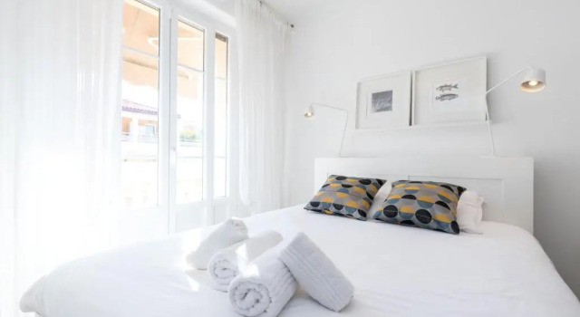 Cosy 1 Bdr Near Garibaldi Square - Top Floor & AC, Забронировать Апартаменты/квартира Рикье Ницца, рядом с Касл-Хилл