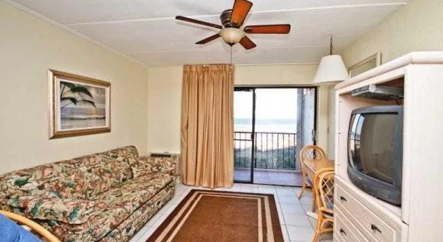 Beacher's Lodge Oceanfront Suites