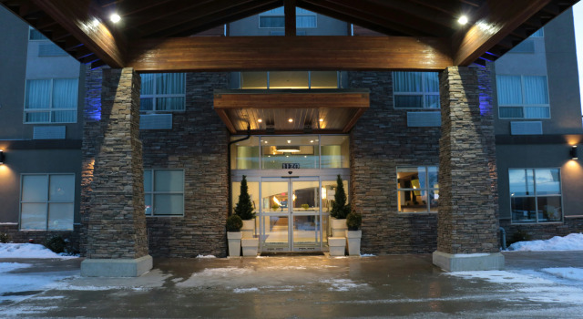 Holiday Inn Express Golden-Kicking Horse by IHG, Book Hotel Hoteller i Golden med pool, Swimmingpool