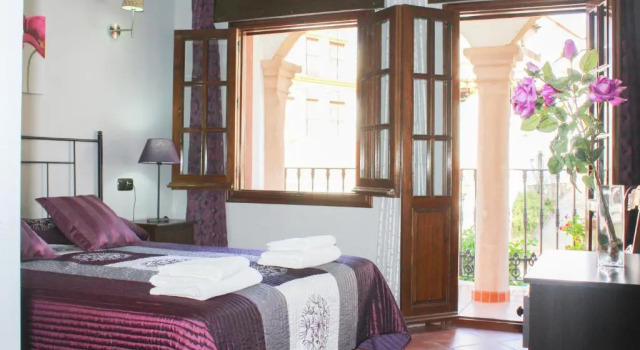 Casa De Teones, Varaa Hotelli Hotellit Malaga Province uima-altaalla, Uima-allas