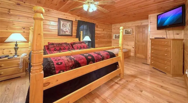 Good Times 3 Bedroom Home with Hot Tub