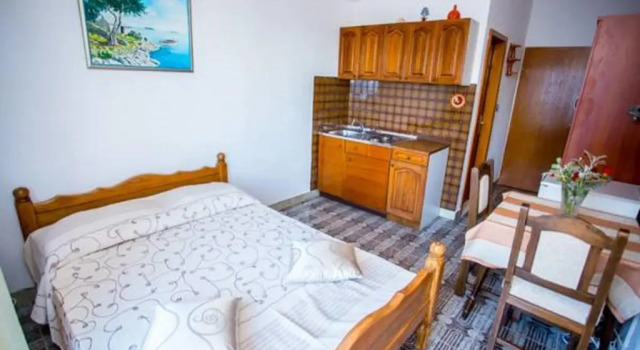 Apartment Julio, Забронировать Апартаменты/квартира Отели Трогир с бассейном, рядом с Частный Пляж «Сикрет Гарден Барада Бич Апартмент», Бассейн