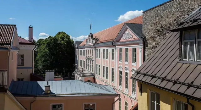 Toompea Castle 2 BR Old Town Apartment