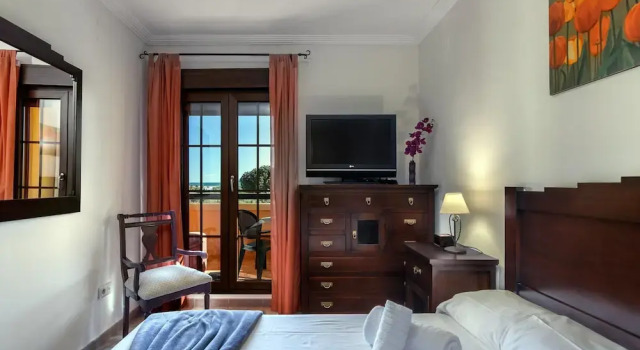 Cozy Seaside Retreat at Los Albatros