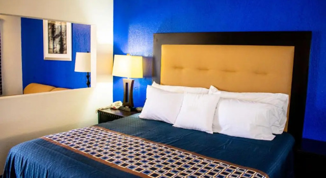 Люкс Blue Jay Inn & Suites