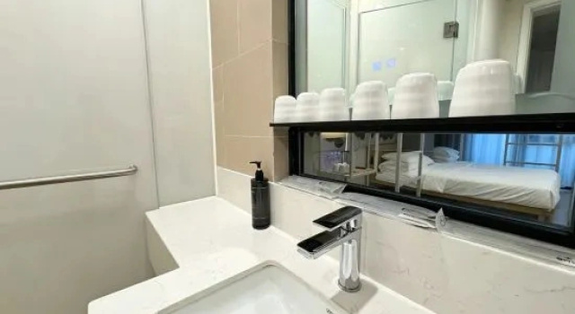 Кровать в общем номере с балконом Miyuan Prince Hotel