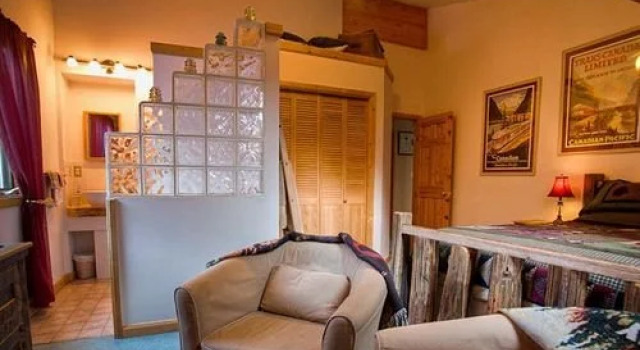 Ambleside Lodge Bed & Breakfast, Varaa Hotelli Hotellit ja majoitukset kohteessa Canmore, Hotelli