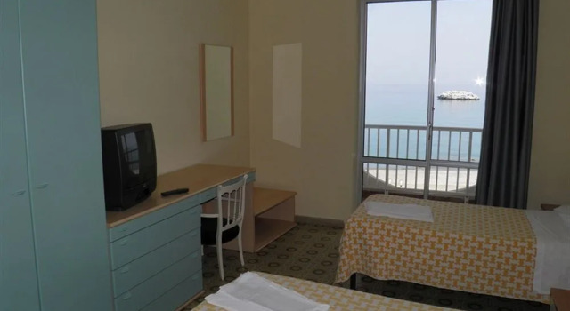Club Il Gattopardo Sea Palace, Buchen Sie Hotel Brolo Sizilien