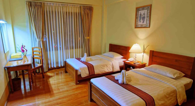 Superior Double room Shwe Ingyinn Hotel