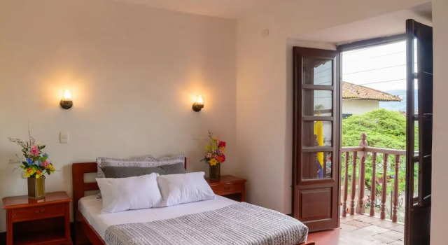 Hosteria Colonial La Cueva de Leo, Book Hotel Hoteller i Guaduas med parkering, Parkering