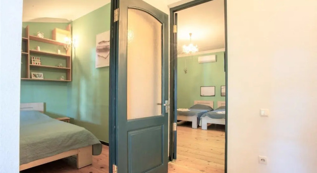 Отель Veranda House, ул. Самрекло, 25, Забронировать Дом для отпуска Коттеджи Тбилиси, рядом с Крепость Нарикала, Коттедж