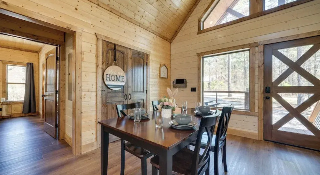 Коттедж с 2 комнатами Family-Friendly Broken Bow Cabin Rental with Hot Tub