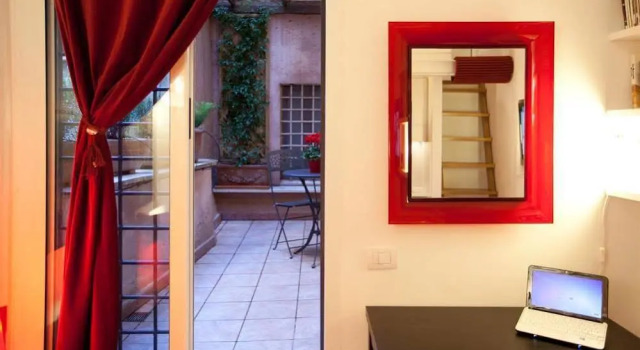 Frangipane Studio Terrace, Забронировать Отель Рим Лацио, рядом с Piazza della Madonna dei Monti